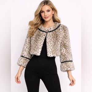 Terry Lewis Classic Luxuries Faux Fur Cape in Black and White Sz M